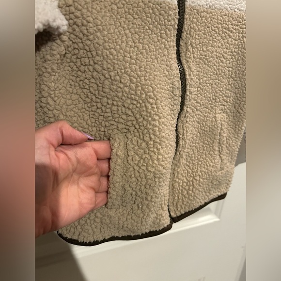 Fleece zip up sweater size 5t - Picture 2 of 4